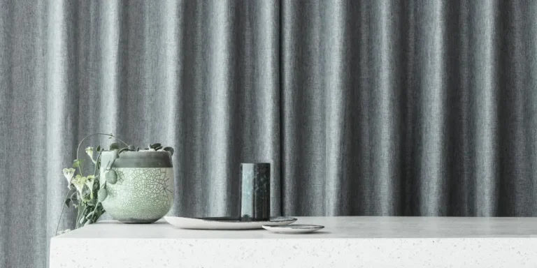 Grå-blå gardiner